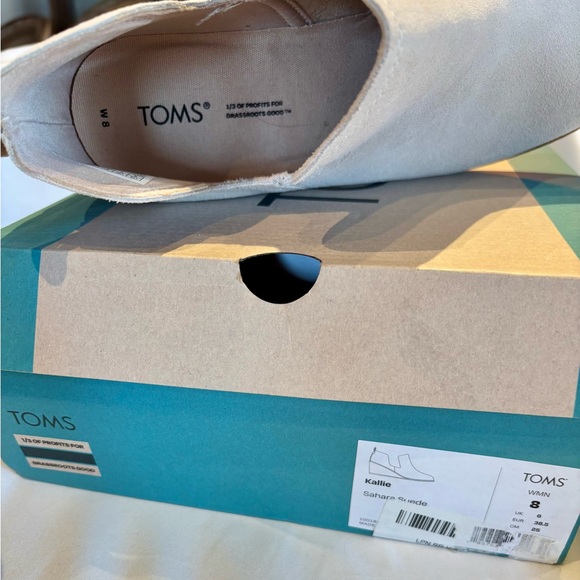 NWT TOMS Sahara Suede Ankle Booties size 8 - Picture 3 of 3
